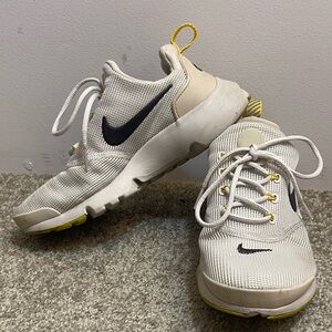 4Y Nike Tennis shoes